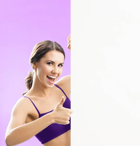 Cheerful Young Woman Fitness Wear Showing Blank Signboard Copyspace Rose — Stock Photo, Image
