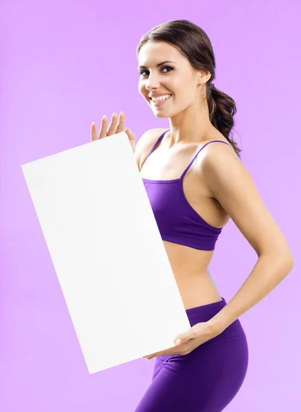 Vrolijke Jonge Vrouw Fitness Kleding Tonen Blanco Bord Copyspace Roos — Stockfoto