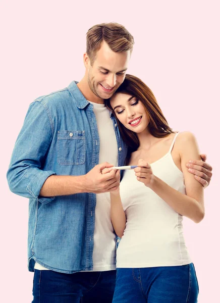 Casal Feliz Amoroso Jovem Descobrindo Resultados Teste Gravidez Modelos Caucasianos — Fotografia de Stock