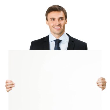 mutlu gülümseyen genç iş adamı boş tabela, izole beyaz arka plan üzerinde gösterilen