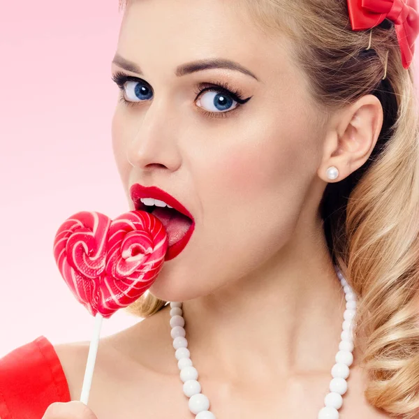 Portrait Woman Eating Heart Shape Lollipop Dressed Pinup Style Dress — Stock Photo, Image