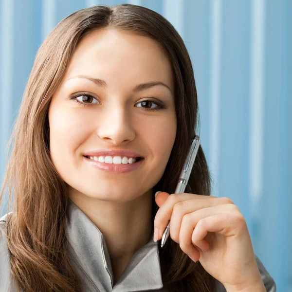 Young Happy Smiling Cheerful Business Woman Office Copyspace — Stock Photo, Image