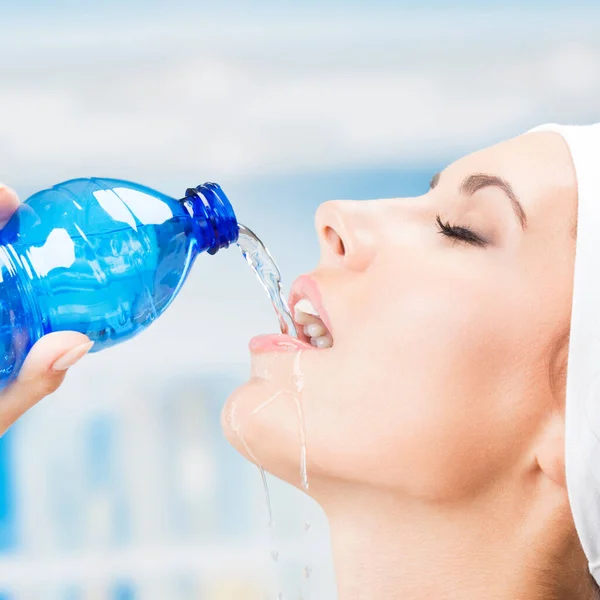 Portrait Cheerful Young Attractive Woman Drinking Water Fitness Club Gym — Stock Photo, Image