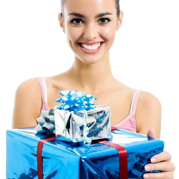 Jonge Lachende Vrouw Met Geschenken Geïsoleerd Witte Achtergrond — Stockfoto