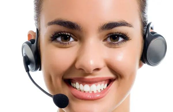 隔绝在白色背景快乐微笑开朗美丽年轻支持电话运营商的肖像 免版税图库图片