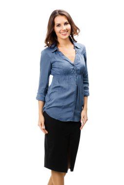 Beyaz arka plan üzerinde izole mutlu gülümseyen genç iş kadını tam vücut portresi