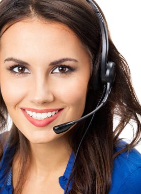 mutlu gülümseyen güzel neşeli genç destek telefonu operatörü-beyaz arka plan üzerinde izole kulaklık portresi