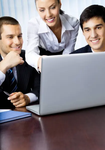 Three Businesspeople Working Laptop Office — Stock Photo, Image