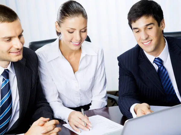 Three Businesspeople Working Laptop Office — Stock Photo, Image