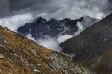 Avusturya 'dan dağlık arazi manzarası