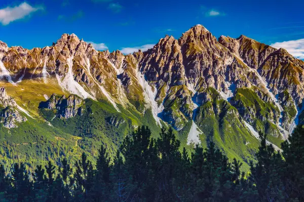 Vista Paisagem Alpina Montanha Áustria Dia Ensolarado Fotos De Bancos De Imagens