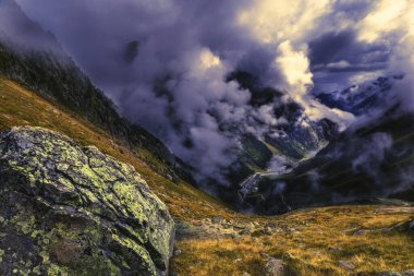 Avusturya 'dan dağlık arazi manzarası