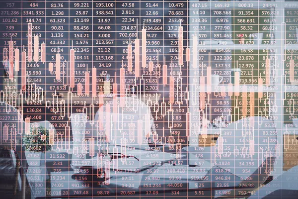 株式市場チャートのマルチ露出図面やオフィスインテリアの背景 金融分析の概念 — ストック写真