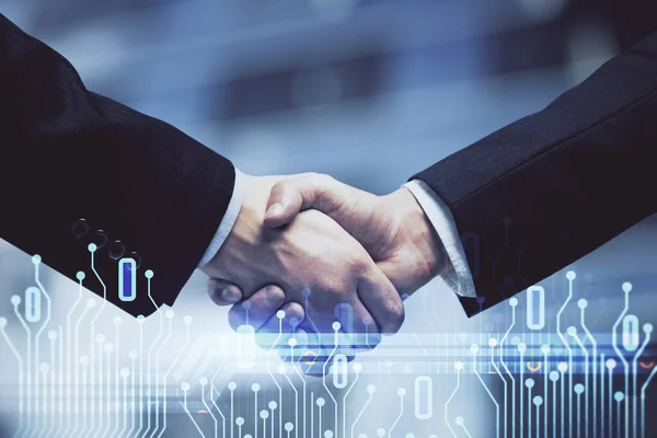 双曝光的数据主题全息图和握手两名男子 信息技术行业的伙伴关系概念 — 图库照片
