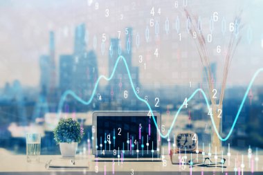 Masası ve kişisel bilgisayarı olan borsa grafiği. Çoklu maruz kalma. Mali analiz kavramı.