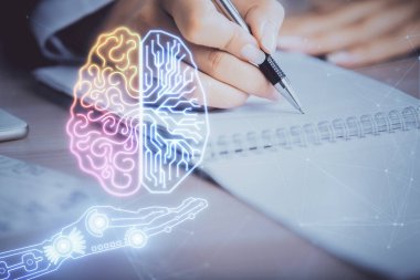 Arka planda kadının el yazısı ve beyin hud 'u var. Öğrenme kavramı.