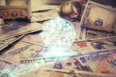 Şifreli temanın çoklu pozu bize dolar banknotları arkaplanı çiziyor. Engelleme zinciri başarısı kavramı.