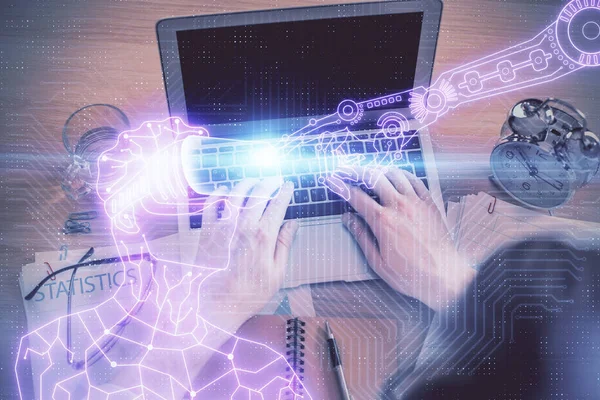 コンピュータのキーボードと仮想現実のホログラム図面を入力する人の手の二重露出 最上階だ テクノロジーの概念 — ストック写真