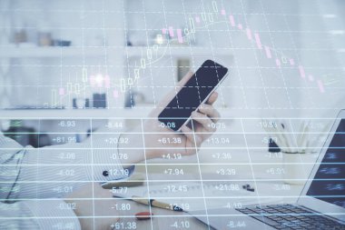 Bir adamın elini tutarken ve dijital bir cihaz ve ön grafik çizimi kullanırken çift pozlama. Finansal piyasa kavramı.