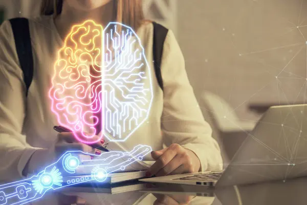 コンピュータや人間の脳のホログラムドローイングに取り組む女性の手のマルチ露出 テックのコンセプト — ストック写真