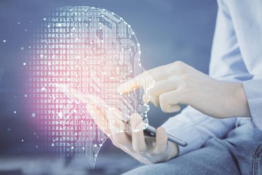 Bir adamın elini tutarken ve dijital bir cihaz ve beyin hologramı çizerken çift pozlama. Veri kavramı.