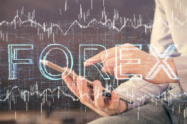 Bir adamın elini tutarken ve dijital bir cihaz ve ön grafik çizimi kullanırken çift pozlama. Finansal piyasa kavramı.