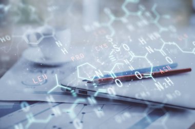 Masaüstü bilgisayar arkaplanı ve formül hologram yazımı. Çifte maruziyet. Eğitim kavramı.