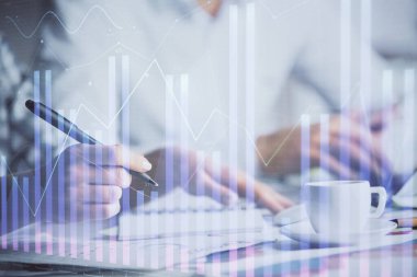 Ön x grafiğinin arka plan notları alan insanların üzerini çizerken çift pozlama. Mali analiz kavramı