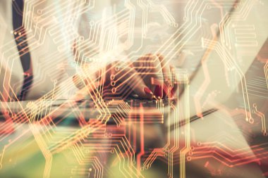 Bilgisayar ve teknoloji temalı çizimlerde kadın elinin çifte pozlanması. Yüksek Teknoloji kavramı.