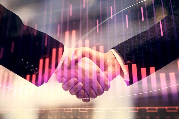外国為替グラフホログラムと2人の男性の握手の二重暴露 株式市場の概念 — ストック写真