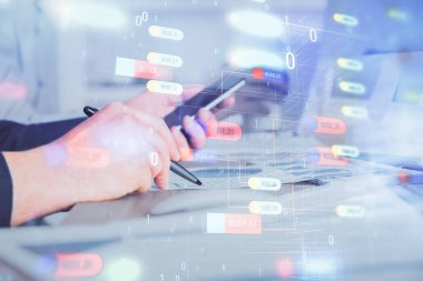 Dijital bir cihaz ve veri temalı çizim kullanan bir adamın el ele tutuşması. Yenilik kavramı.