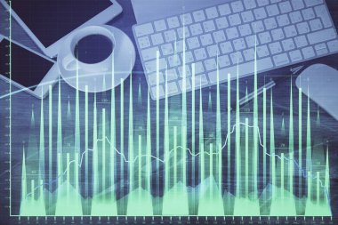 Masaüstünde telefonlu ön x grafik hologramına çift pozlama. Üst Manzara. Mobil ticaret platformu kavramı.