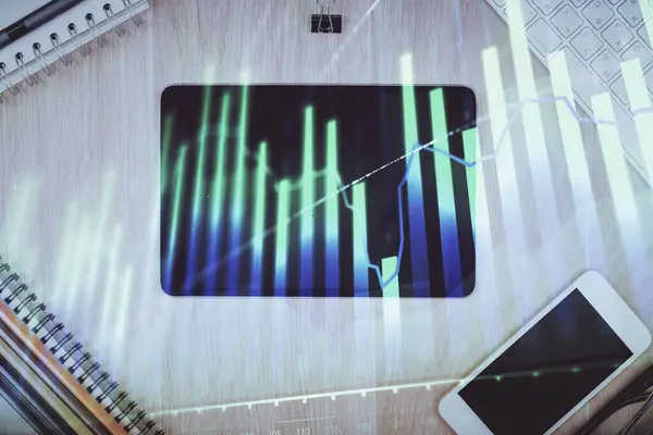 Exposição Dobro Holograma Gráfico Forex Sobre Desktop Com Telefone Vista — Fotografia de Stock