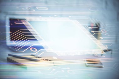 Masaüstü bilgisayarı ve teknoloji temalı holograma çift pozlama. Yazılım geliştirme kavramı.