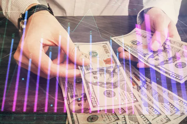Wielokrotna Ekspozycja Wykresu Finansowego Rysującego Hologram Dolary Amerykańskie Rachunki Ręce — Zdjęcie stockowe
