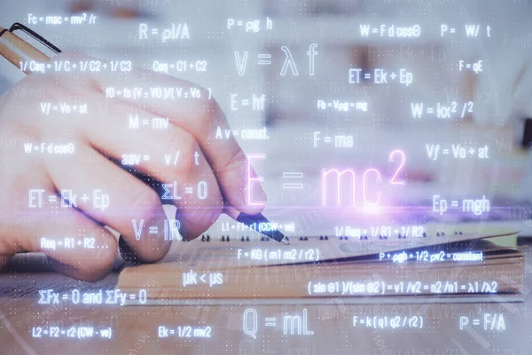 Homme Avec Des Formules Mathématiques Scientifiques Concepts Éducation Symboles Équations — Photo