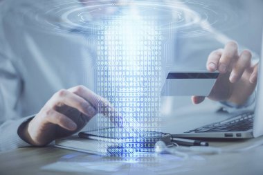 Elinde kredi kartı ve veri teması çizimi olan bir adamın ellerine iki kez maruz kalmış. E-ticaret ve teknoloji kavramı.