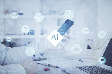 Bir adamın elini tutarken ve dijital bir cihaz ve veri temalı hologram çizimi kullanırken çift pozlama. Teknoloji konsepti.