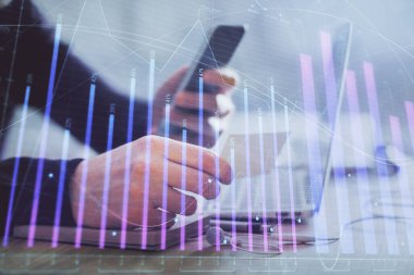 Bir adamın elini tutarken ve bir telefon ve mali grafik çizimi kullanırken çift pozlama. Analiz kavramı.