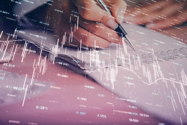 Een Vrouw Handen Schrijven Informatie Aandelenmarkt Kladblok Forex Grafiek Hologrammen — Stockfoto
