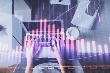 Bilgisayar ve ön x çizim hologramı üzerinde çalışan kadın elleri çift pozlama. Üst Manzara. Mali analiz kavramı.