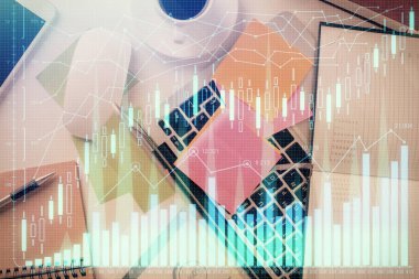 Bilgisayarla birlikte çok sayıda finansal şema çizimi. Araştırma ve analiz kavramı. Üst görünüm.