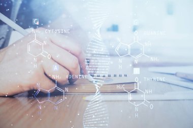 Adamın elleri arka planda notlarla çalışıyor. Genetik mühendisliği ve gen manipülasyonu kavramı. Çift pozlama.