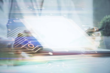 Dijital kodlama simgeleriyle notlar alan ellerin çoklu pozlanması. Bilgisayar öğrenme kavramı.