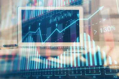 Finansal grafik renkli çizimler ve arka planda bilgisayar olan tablolar. Çifte maruziyet. Uluslararası pazarlar kavramı.