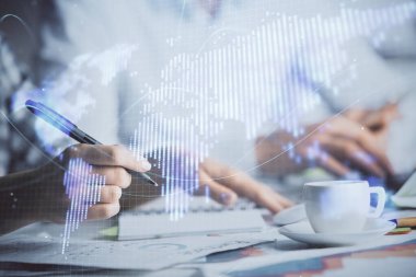 İşletme temasının arka planda not tutanların üzerine çizilmesi. Finans dünyası kavramı