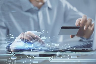 Elinde kredi kartı ve veri teması çizimi olan bir adamın ellerine iki kez maruz kalmış. E-ticaret ve teknoloji kavramı.