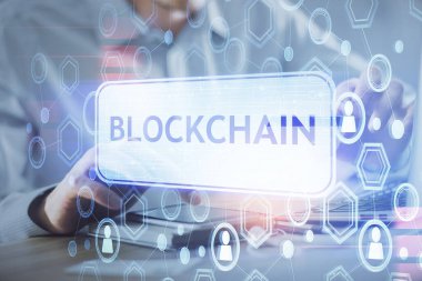Elinde kredi kartı ve şifreli iş teması çizimi olan bir adamın çift pozu. Dijital engelleme zinciri ve E-ticaret kavramı.