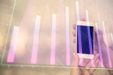 Ön x grafik çizimine çift pozlama hologram ve cep telefonu kullanan bir kadın. Borsa konsepti.