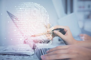 Bilgisayar ve beyin hologramı çizimleri üzerinde çalışan çok sayıda kadın eli var. Ai kavramı.